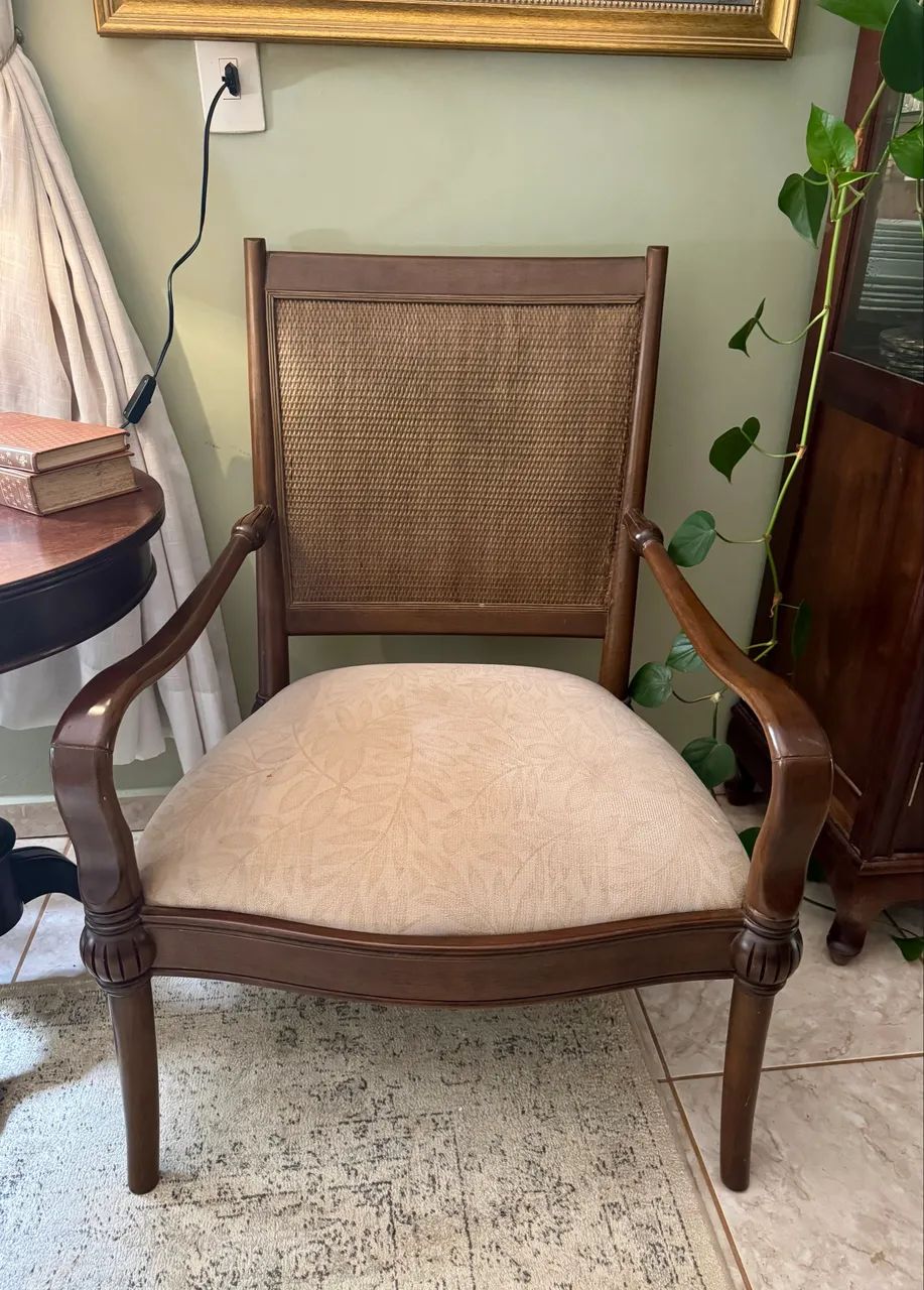 Par de Poltronas Antigas em Madeira Maciça com Palhinha - Foto 2