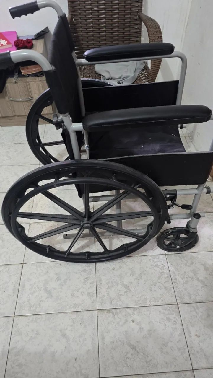 Cadeira de rodas em execelente estado - Foto 2