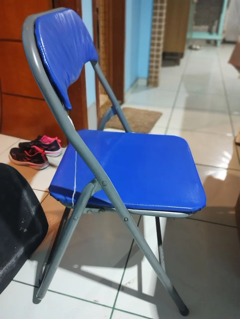 Vende -se jogo de cadeira escolar usada  - Foto 2