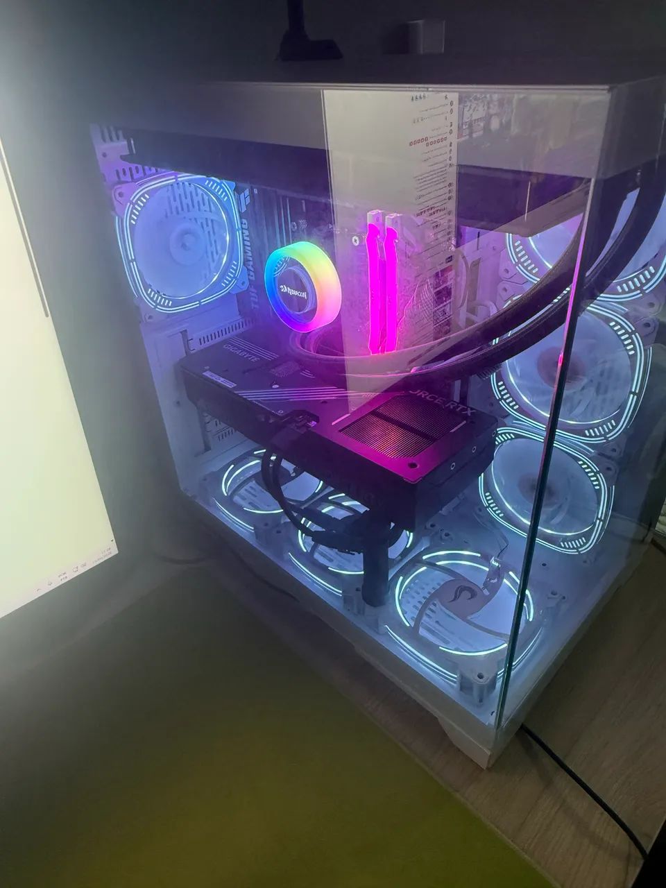 PC GAMER HIGH END AM5/ 9800x3d/ 5070ti 16GB/ 32GB