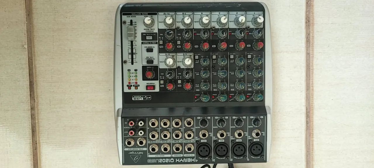 Mesa Behringer 12 canais 