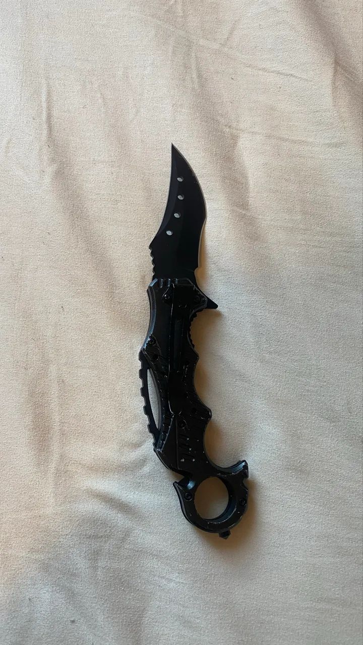 Karambit com Abertura Assistida, Ferramentas de Resgate e Lanterna - Foto 3