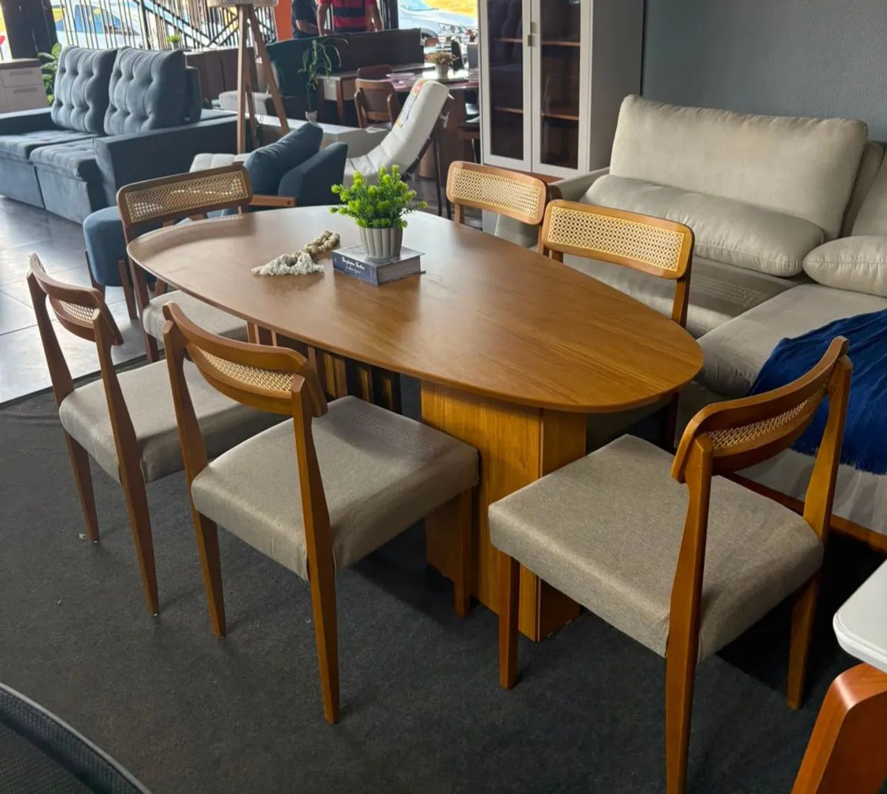 Mesa de jantar+ 6 cadeiras 