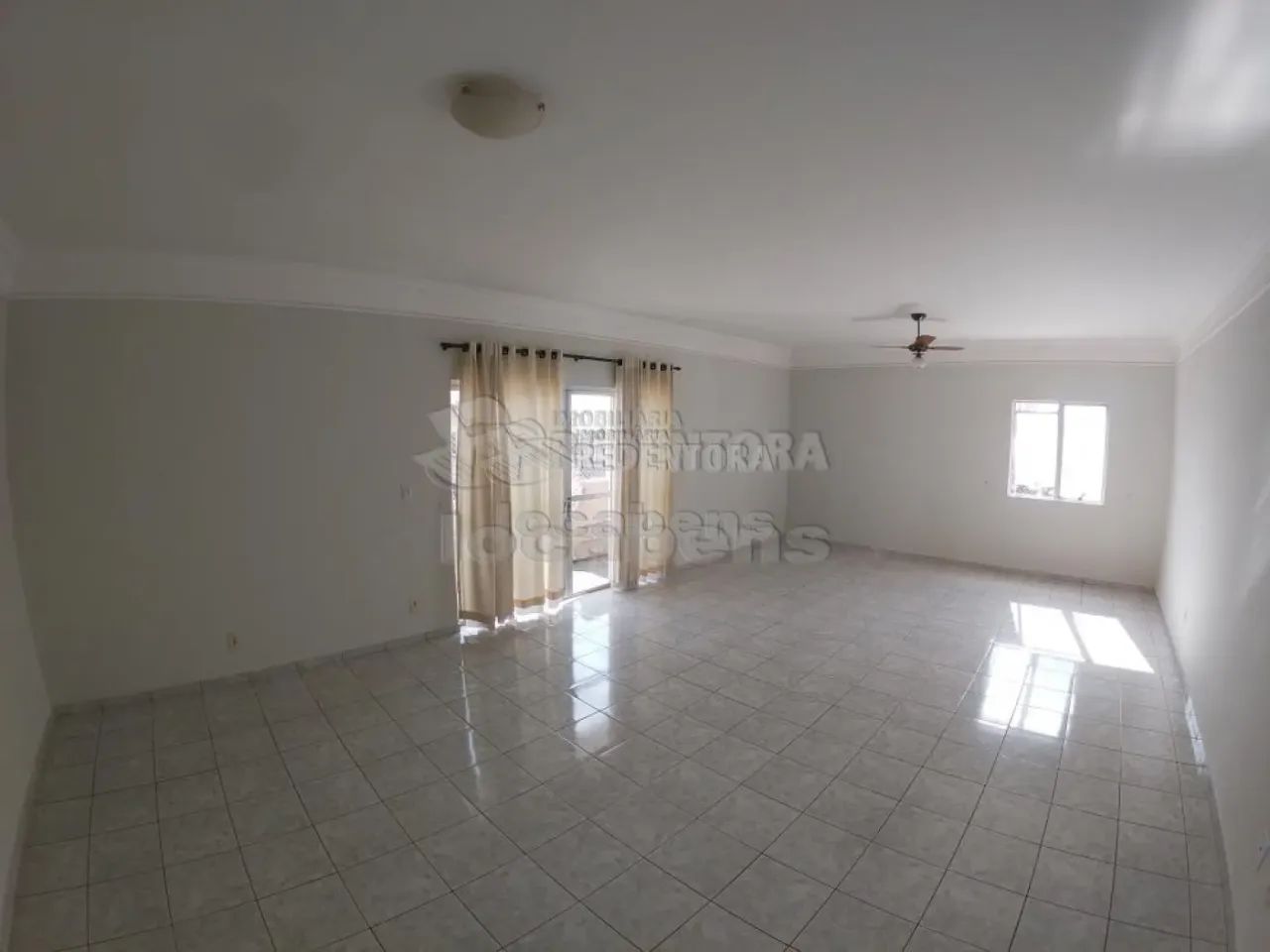 Centro / Edifício Flamboyant - Apartamento com 03 dormitórios com armários embutidos, send
