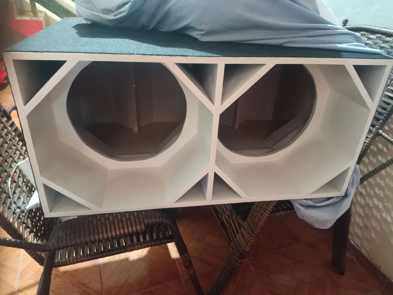 Vendo caixa de som automotivo de alto falante de 15 polegadas nunca usado.