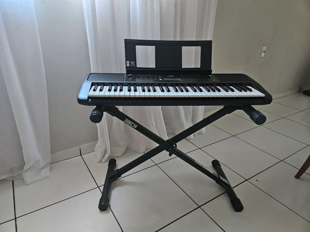 Teclado Yamaha PSR-E383 + Suporte e Pedal  - Foto 4