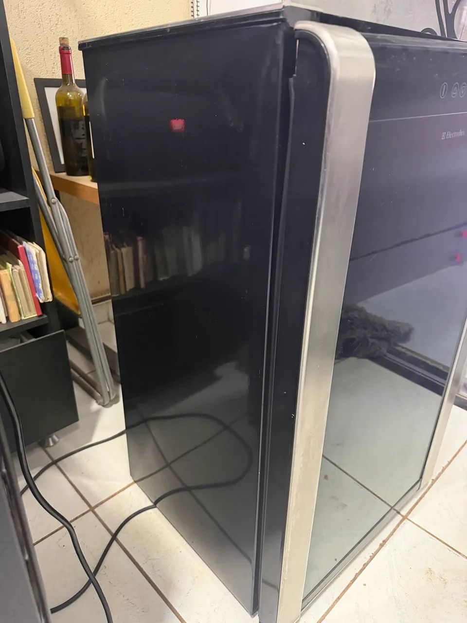 Adega Electrolux/ 30 garrafas  - Foto 2