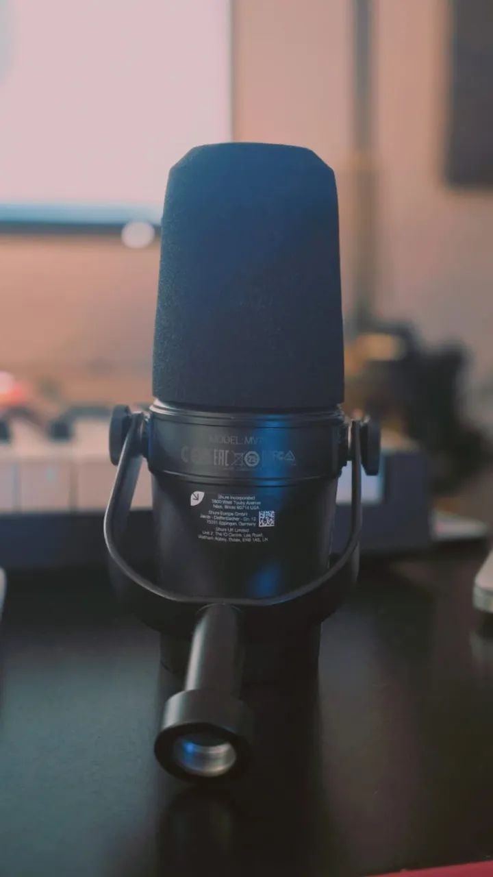 Microfone Shure MV7+ com cabo Original - Foto 4