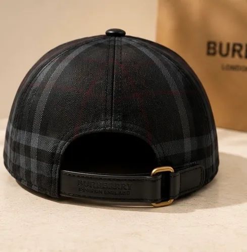 Boné Burberry Xadrez Preto - Luxo e Estilo - Foto 2