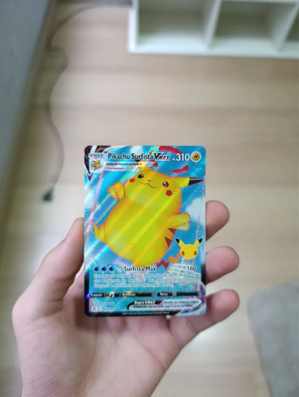 Pikachu Surfista Vmax edição de aniversário 25
