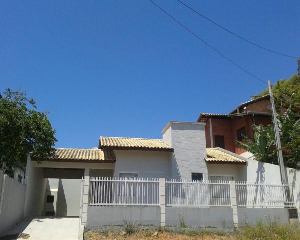 Linda casa em barra velha averbada 350mts do mar 03 dormitórios aceito carro no negócio