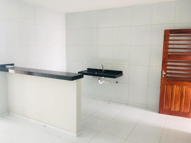 Linda casa com documentação grátis 2 quartos e 2 suites - Foto 7