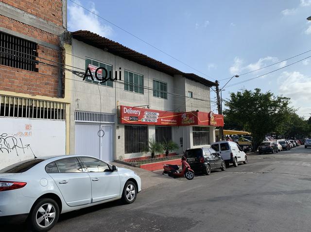 Aluga excelente ponto comercial em frente shopping da ilha (parte de cima)