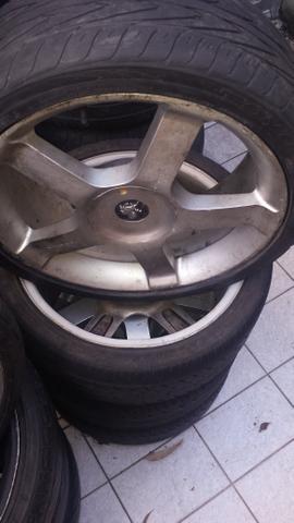 Roda aro 19 Estrela Prata importada Duster com Pneu 245 35 19 jogo usado