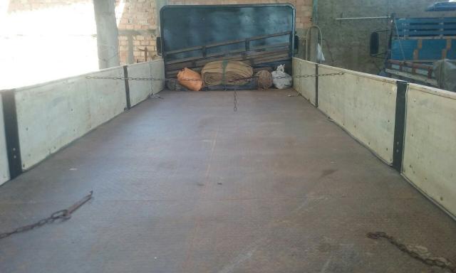 Vende-se caminhão - Foto 2