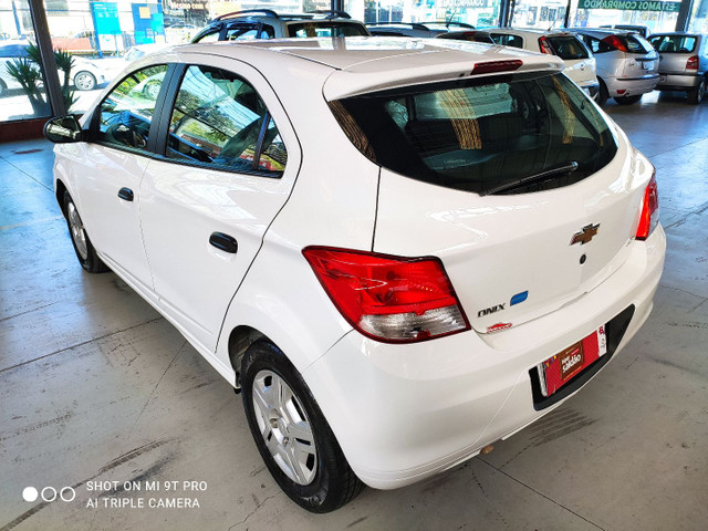 Chevrolet Onix Joy Completo (igual 0 km) - Foto 6