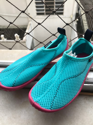 sapato infantil para piscina