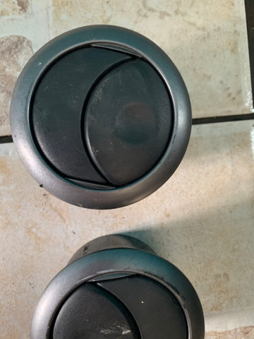 Difusor saida ar painel renault sandero original cada 50 reais - Foto 4
