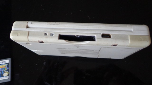 Nintendo DS lite branco, detalhe na tela superior - Foto 2