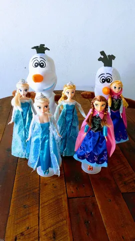 2 Bonecas Frozen, Ana E Elsa 30cm + 1 Pelúcia Olaf Musicais