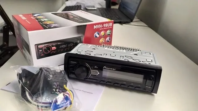 Rádio Automotivo Pioneer MVH 98UB com USB e AUX