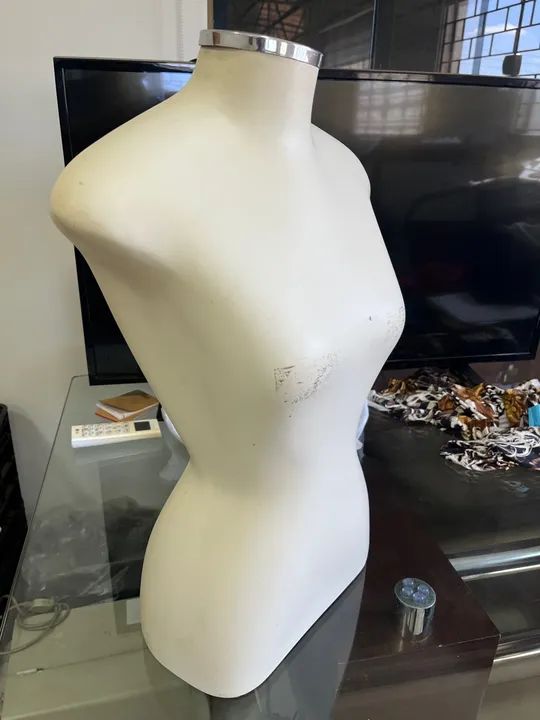 Manequim meio corpo em fibra - Foto 2