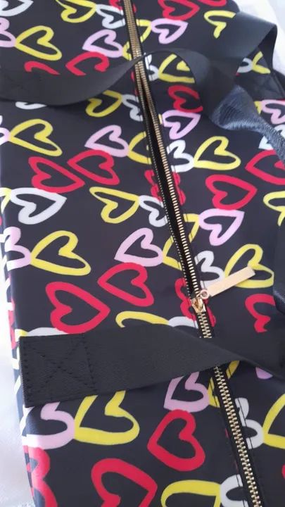 Bolsa de Viagem Feminina com estampa de coração - Foto 3