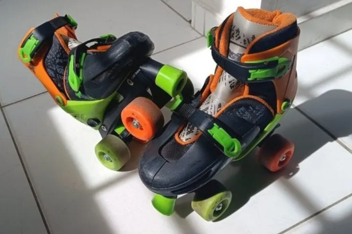 Patins dinossauro tam 34 a 38