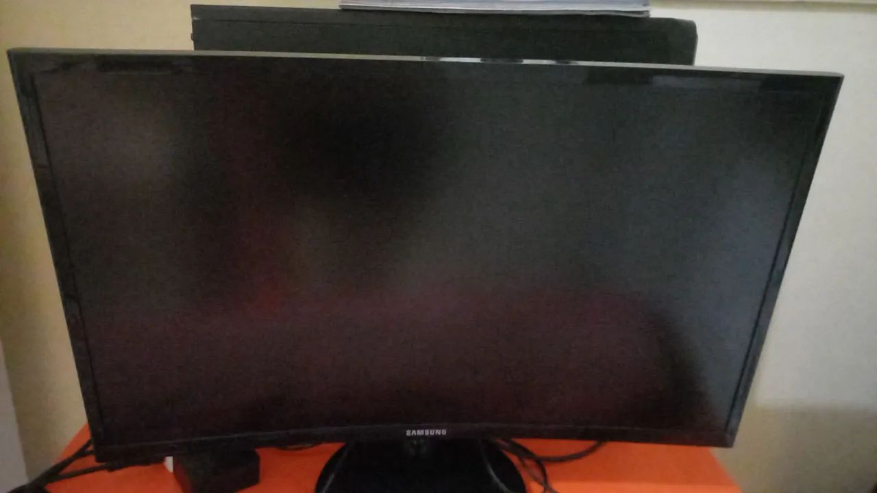 Monitor samsung curvo 24'