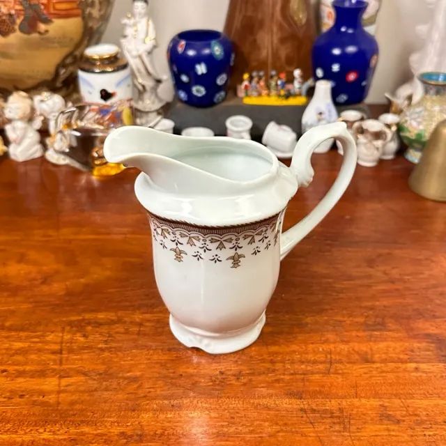 Leiteira em porcelana Real