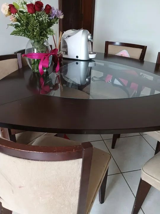 Mesa de madeira com 6 cadeiras - Foto 2