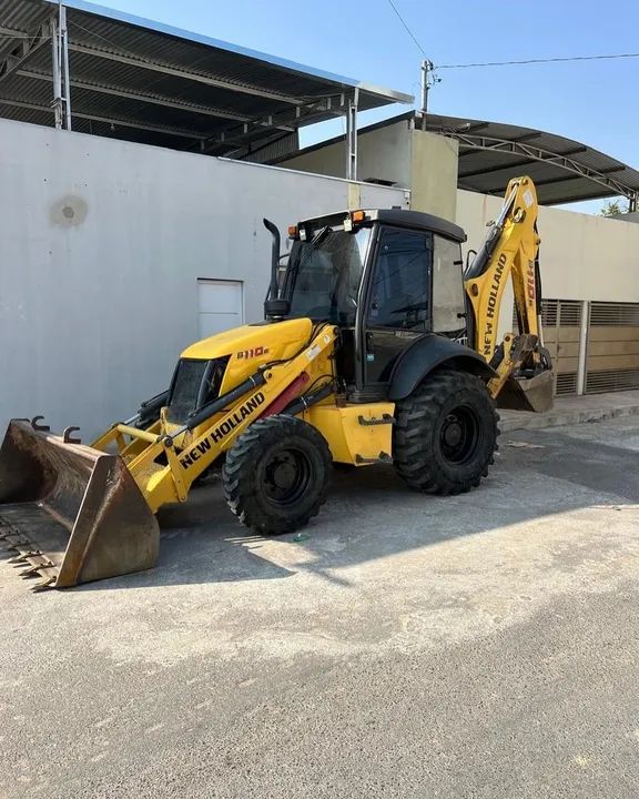 RETROESCAVADEIRA NEW HOLLAND B110B 4x4 2018