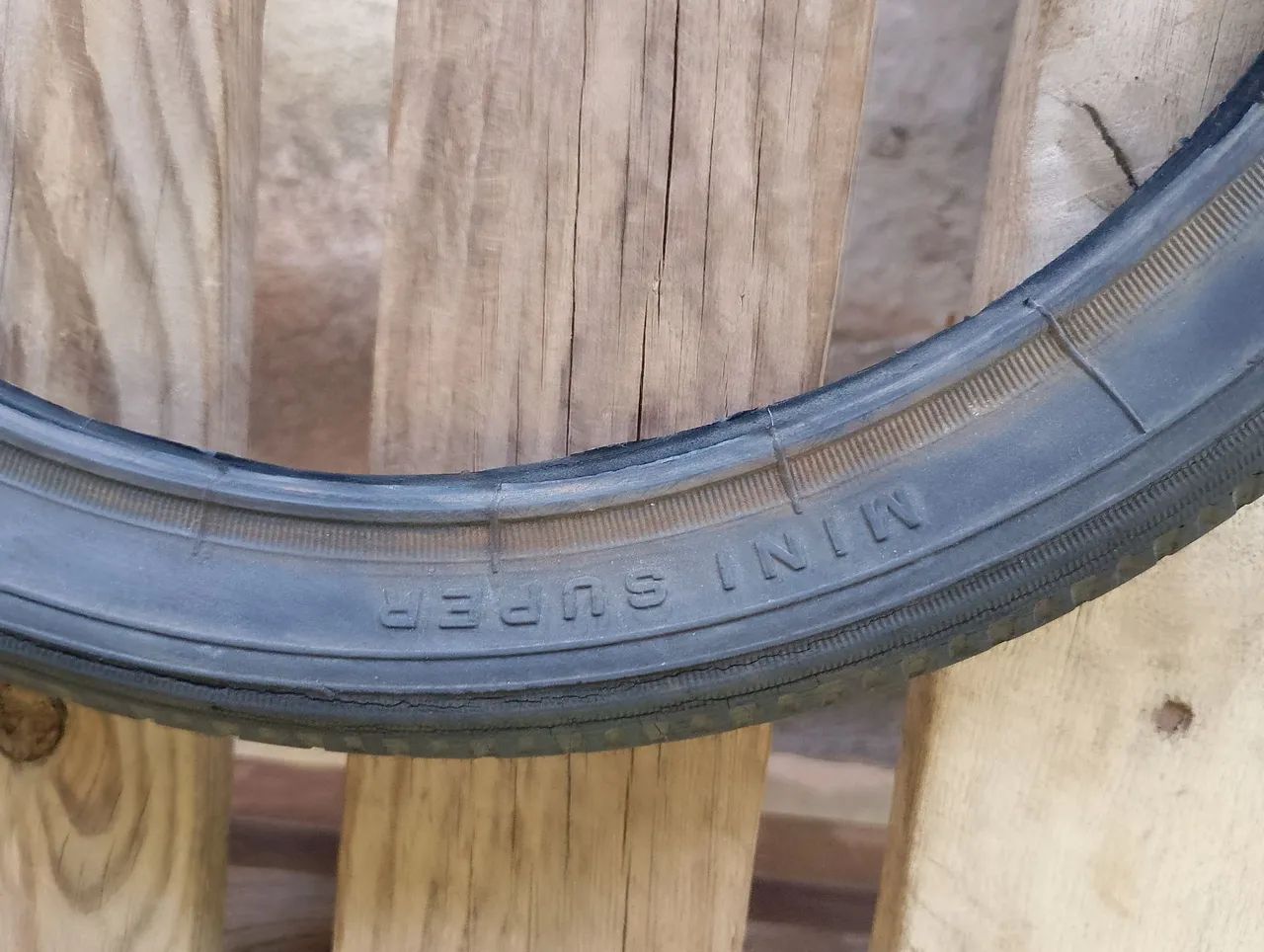 Pneu Pirelli mini super aro 16 - Foto 4
