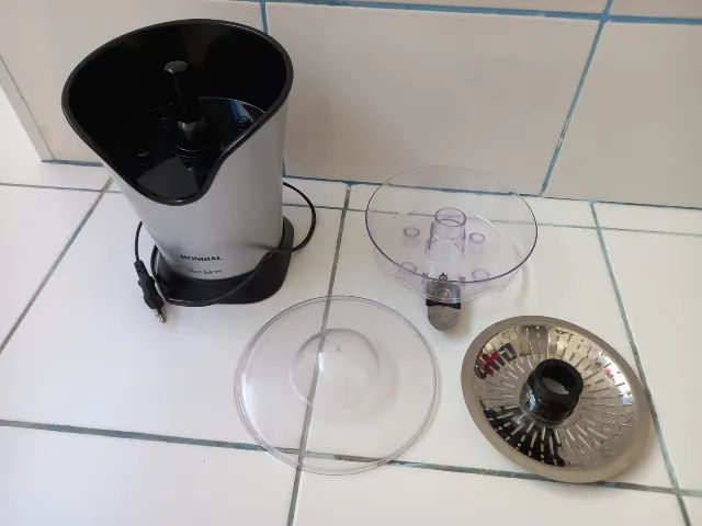 Vendo para aproveitar as peças espremedor mondial citrus juicer E-06
