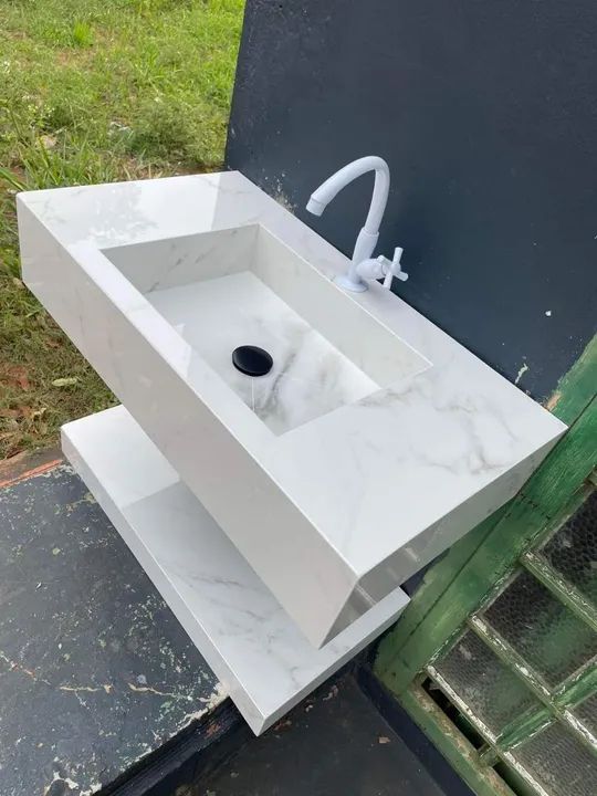 Pia esculpida para banheiro em porcelanato 