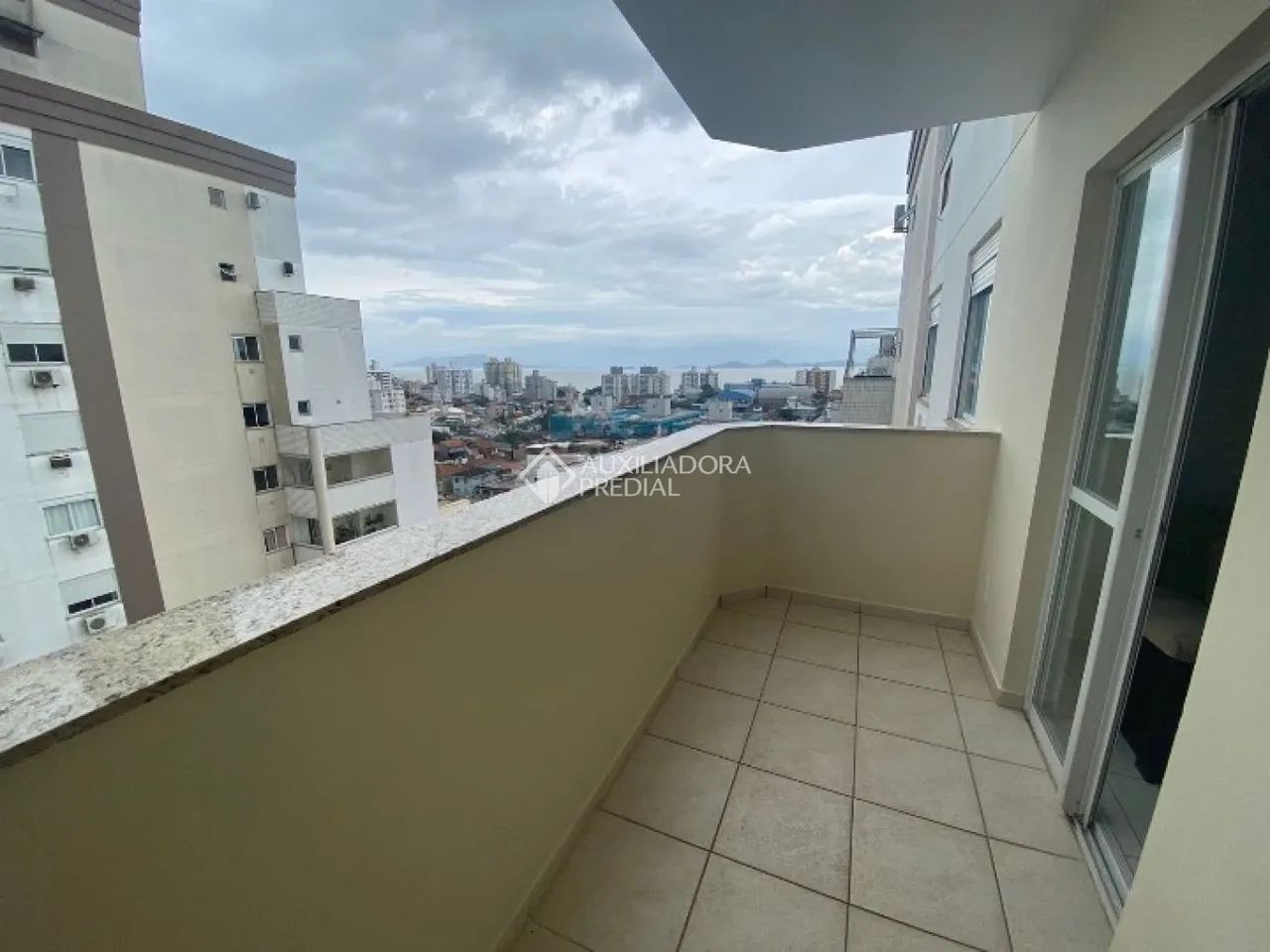 Apartamento 2 dormitórios 60m2 privativos 1 vaga de garagem no bairro Barreiros - Foto 3