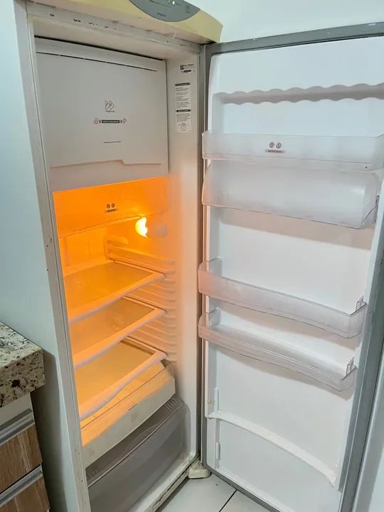 Geladeira Frost Free - Ótimo estado - Foto 2