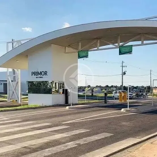 Terreno no Primor das torres com 344 m² na parte alta e próximo a entrada do condomínio. c
