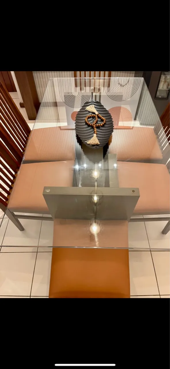 Mesa com 6 cadeiras
