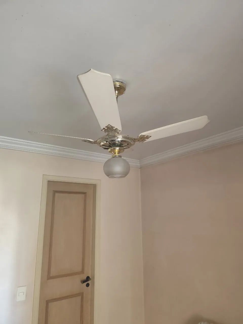 Ventilador de Teto Clássico com Luminária - Foto 3