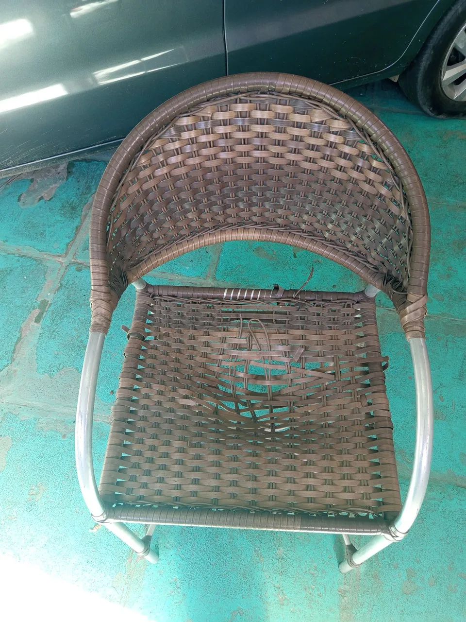 Vendo mesa de vidro com 4 cadeiras inox  - Foto 3
