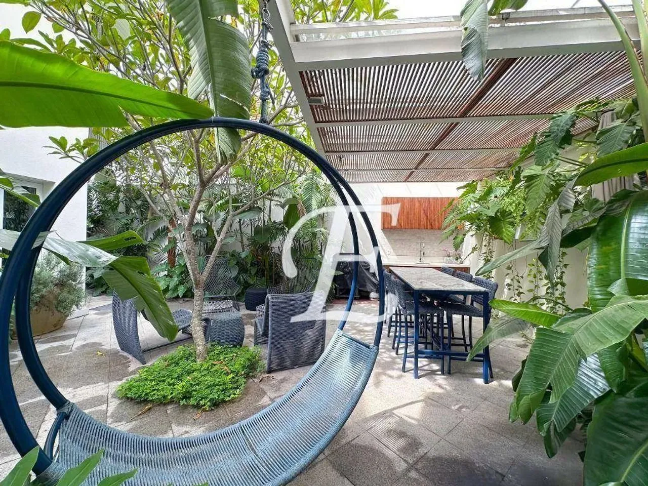 Sobrado à venda Jardim América-600ms2- 4 suítes e 4 vagas-Reformado-15.750.000,00