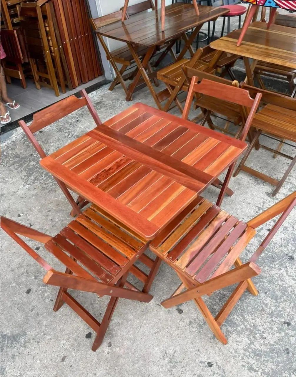 Conjunto de Mesas Bistrô e Retangular de Madeira Dobráveis - Praticidade e Estilo! - Foto 3