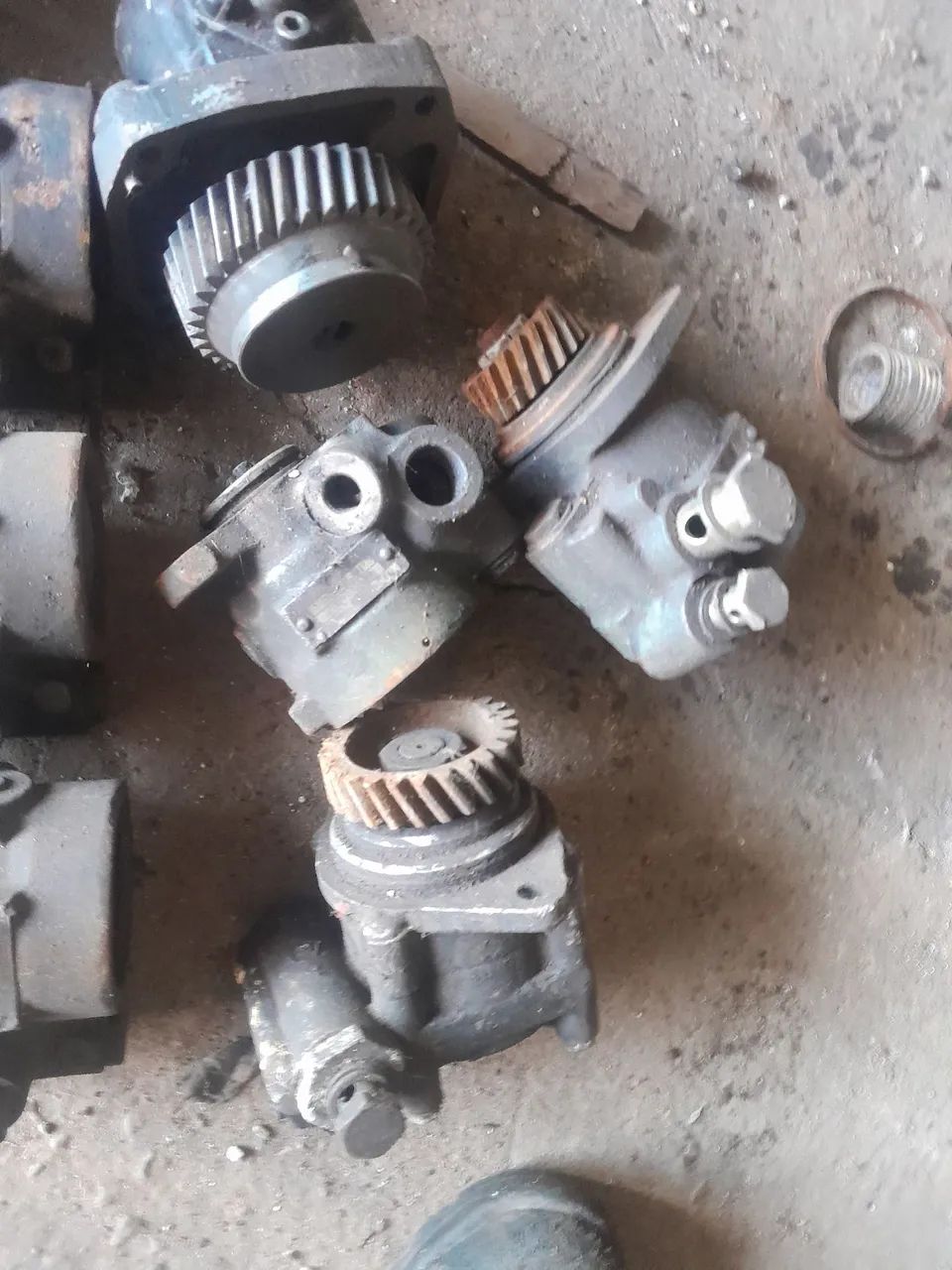 Bombas direção caminhão e caixas - Foto 3