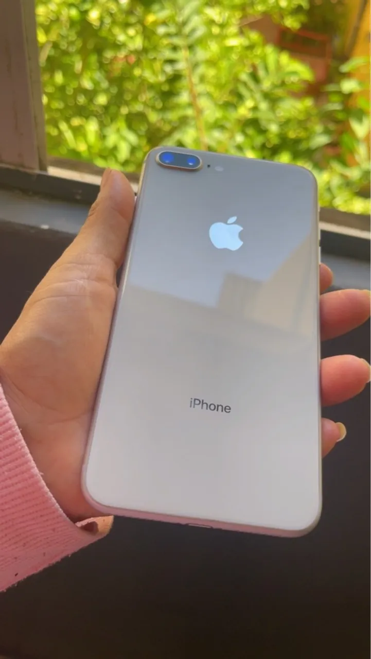 iPhone branco com Design Elegante