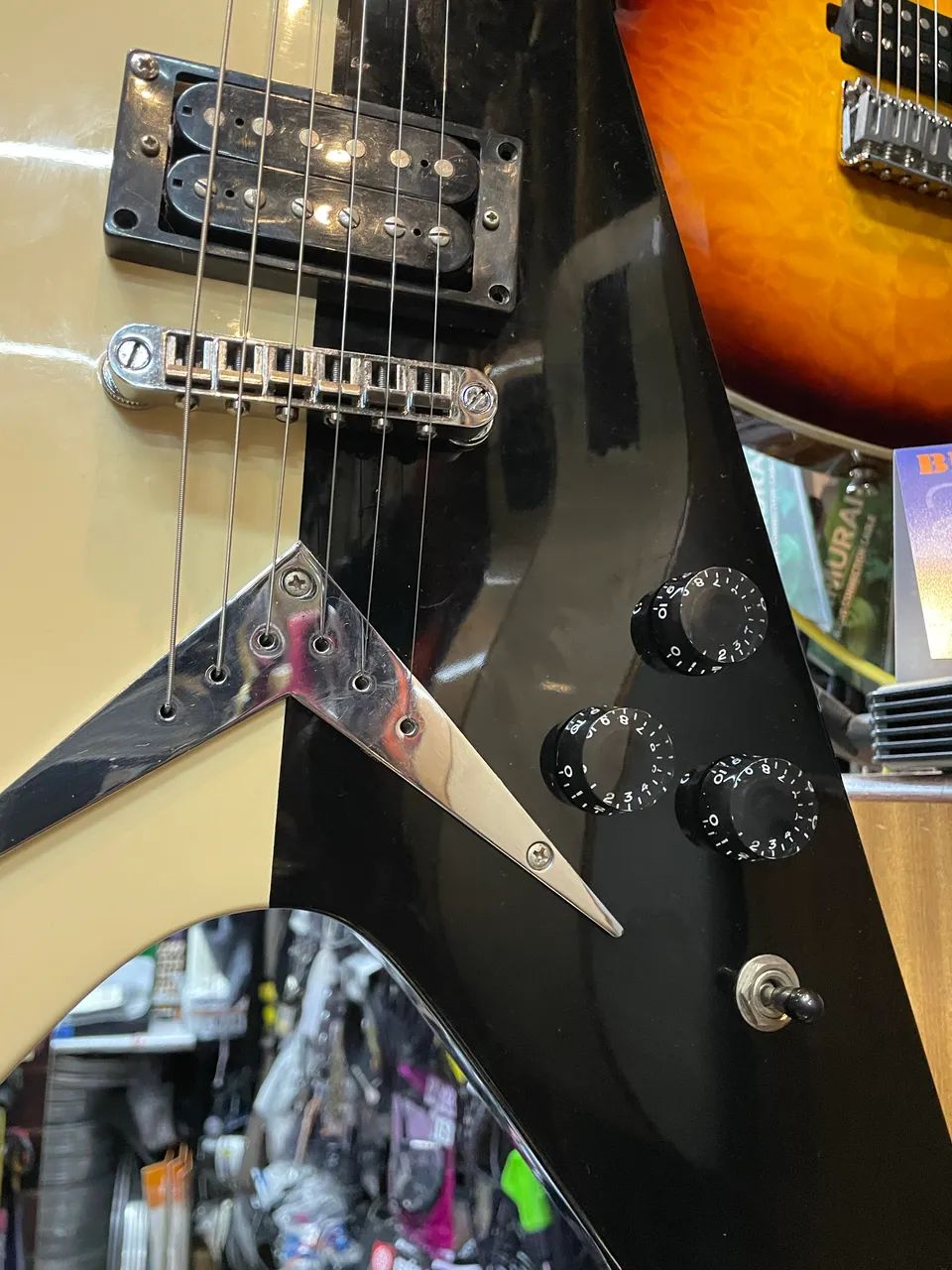 Guitarra Flying V clássica dean Michael schenker signature