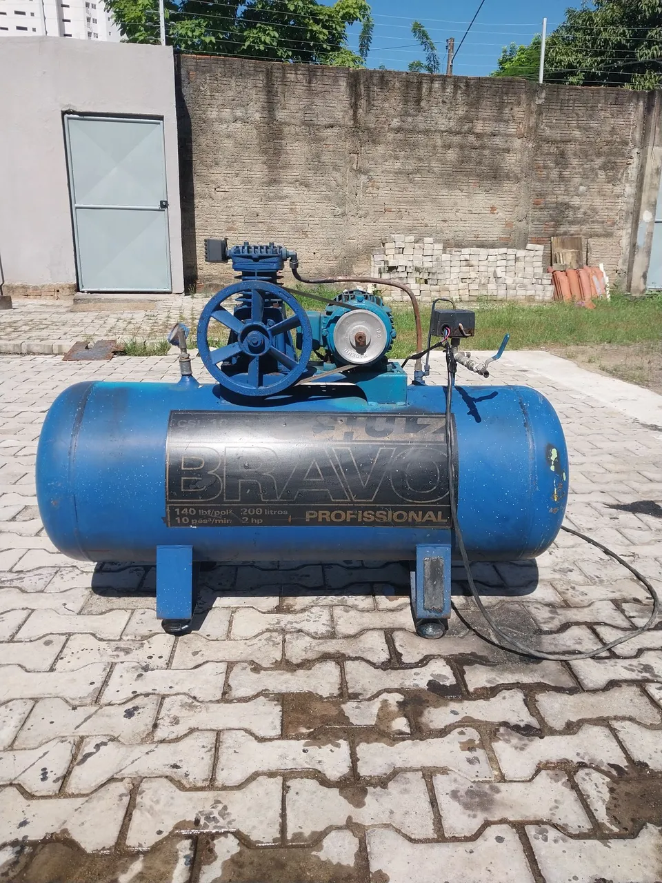 Compressor de ar Bravo 200 litros profissional