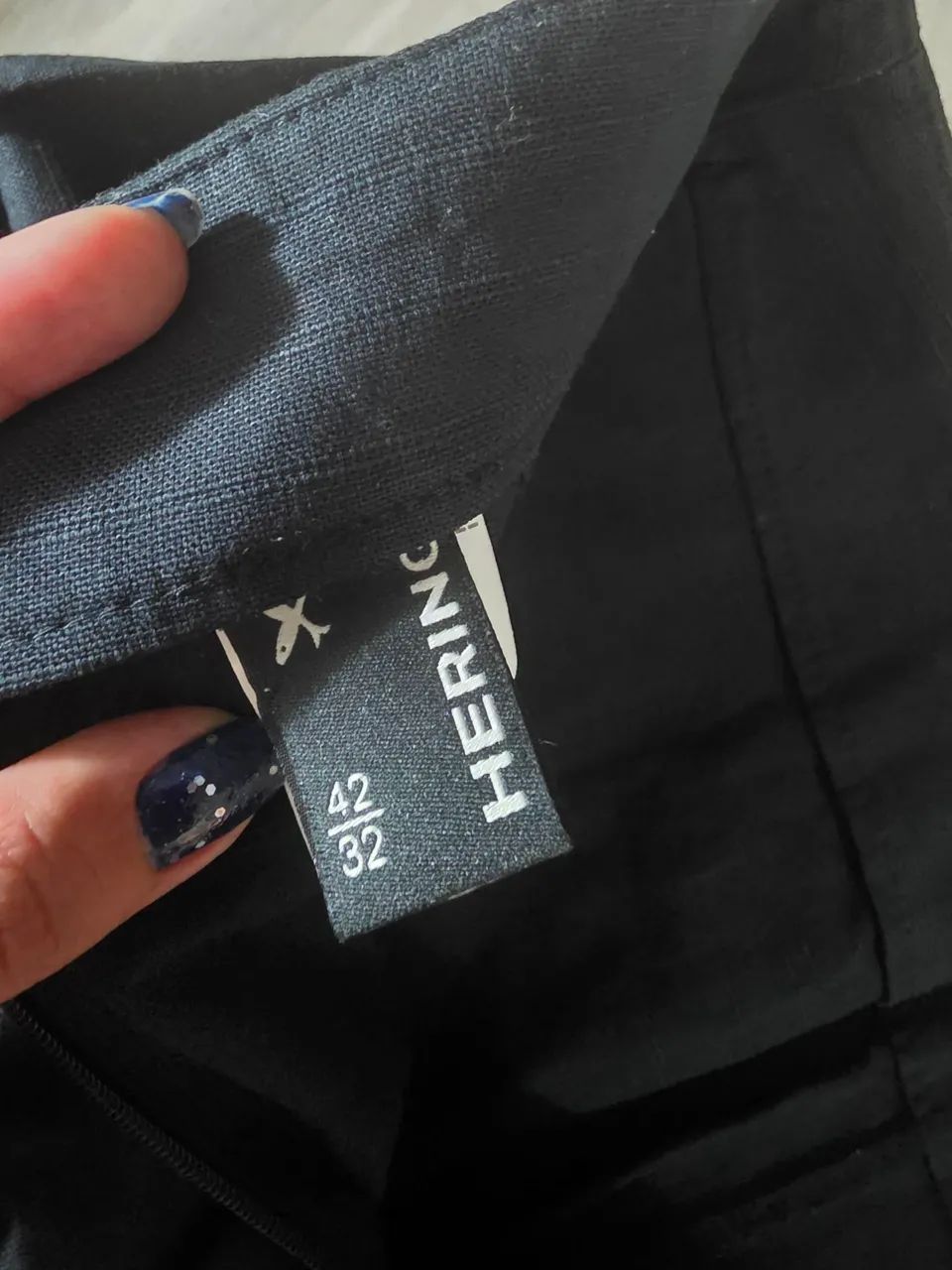 Short saia hering. Preto com botões desapego - Foto 3