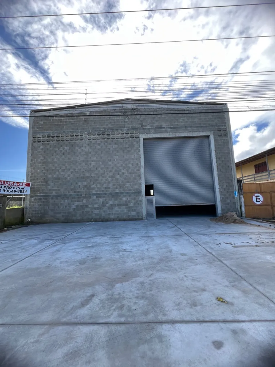 ALUGO GALPÃO *675 m²*