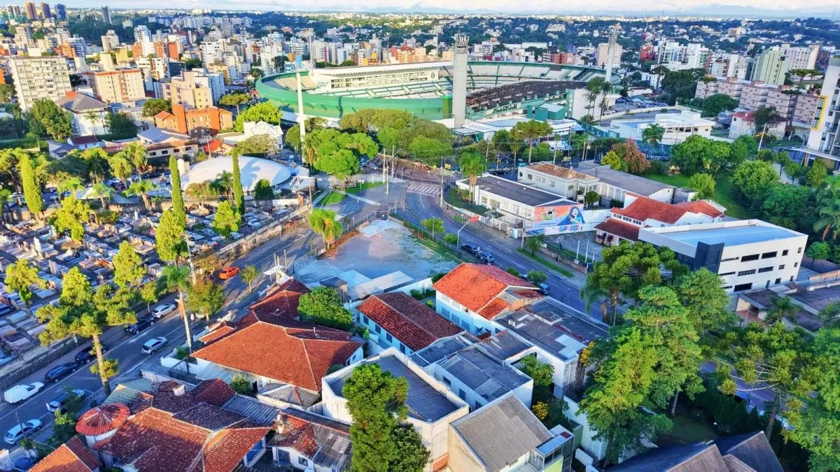 ÁREA DE ESQUINA NA AV. AGOSTINHO LEÃO JÚNIOR, CENTRO